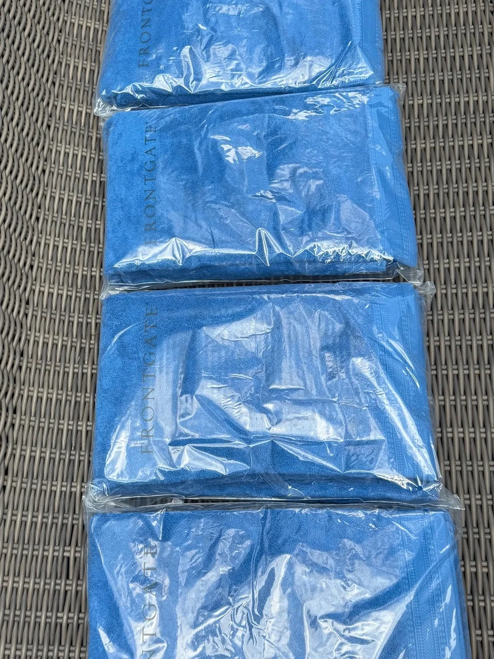 Frontgate Resort Solid Pool Towels (4) - NWT